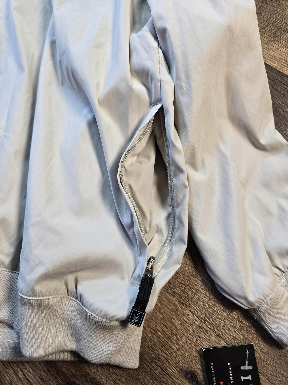 NWT Izod Men's V-Neck Pullover Windbreaker Sweater in Khaki - Picture 3 of 7